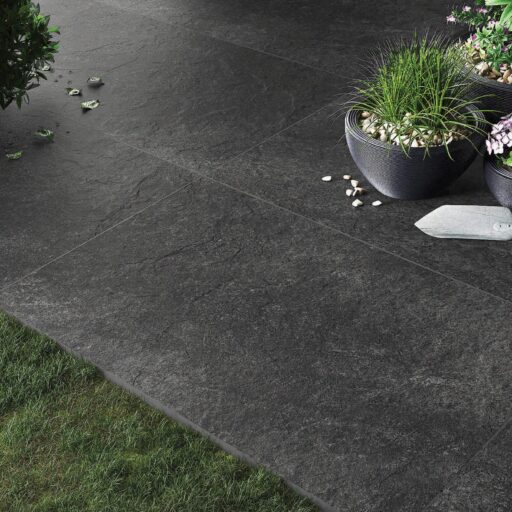 Alternative view of Hammerstone Nero