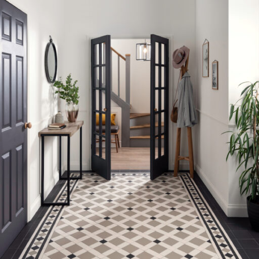 Alternative view of Victorian Black